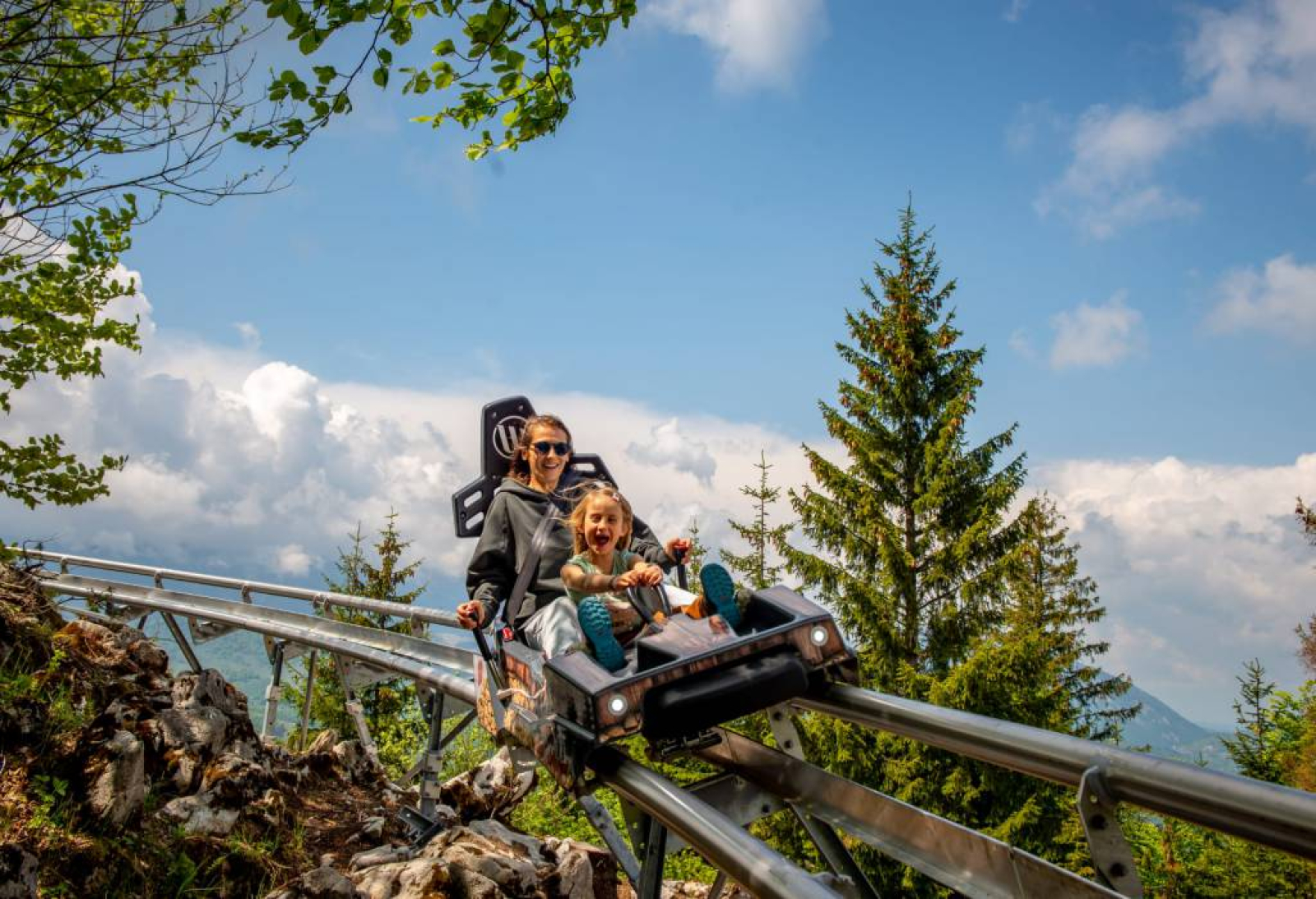 Top 7 parcuri de distracție în România: Ghidul tău pentru adrenalină în 2026