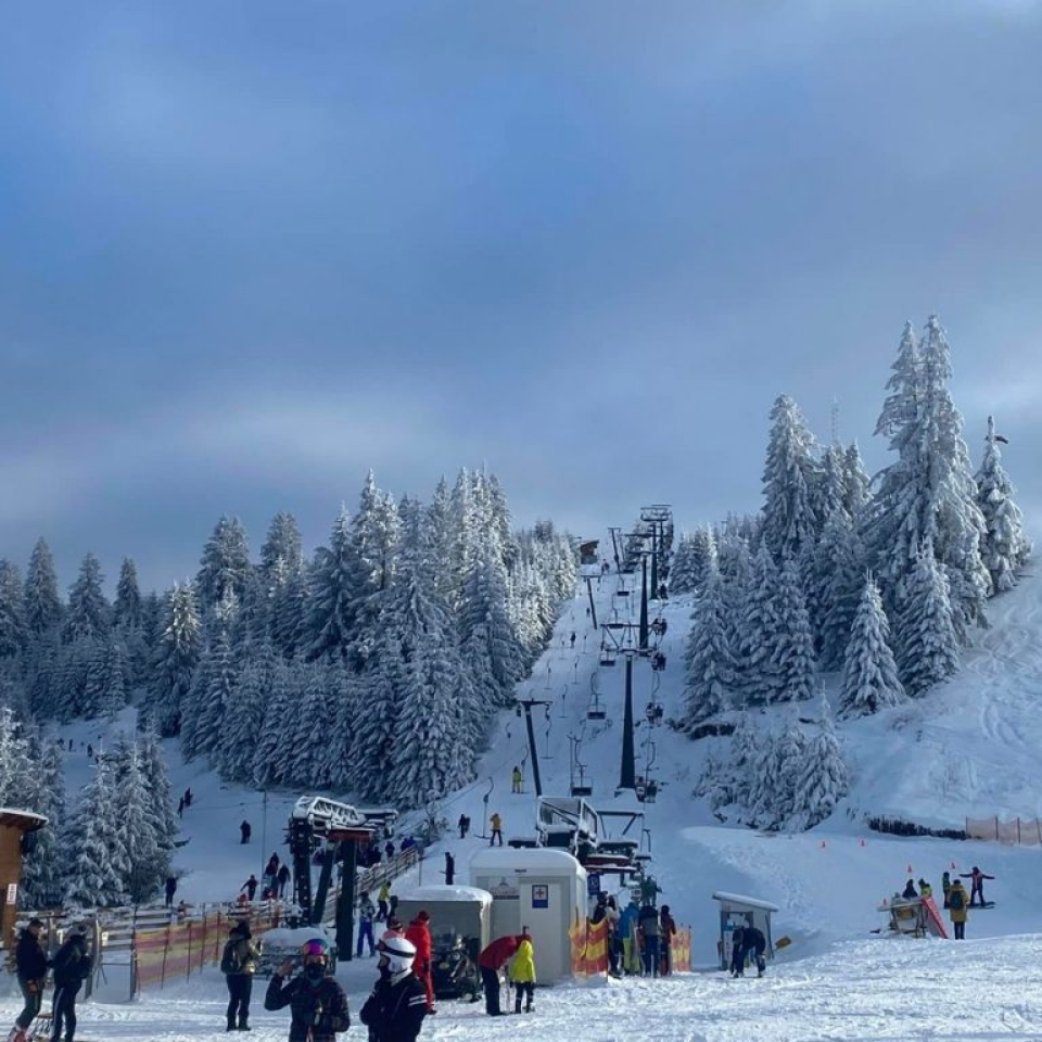 Păltiniș dă startul iernii: s-a deschis sezonul de schi în România