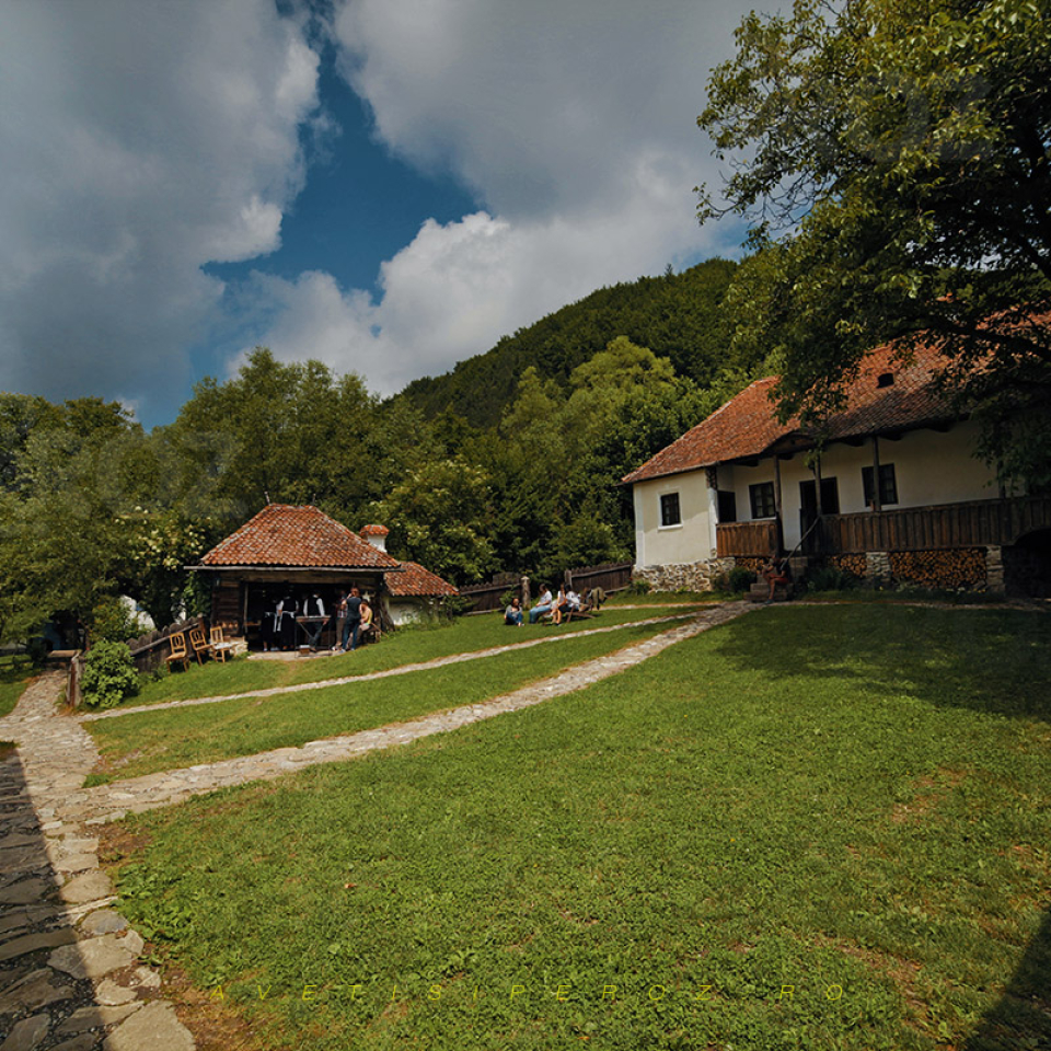 Sate tradiționale pentru o vacanță liniștită în România