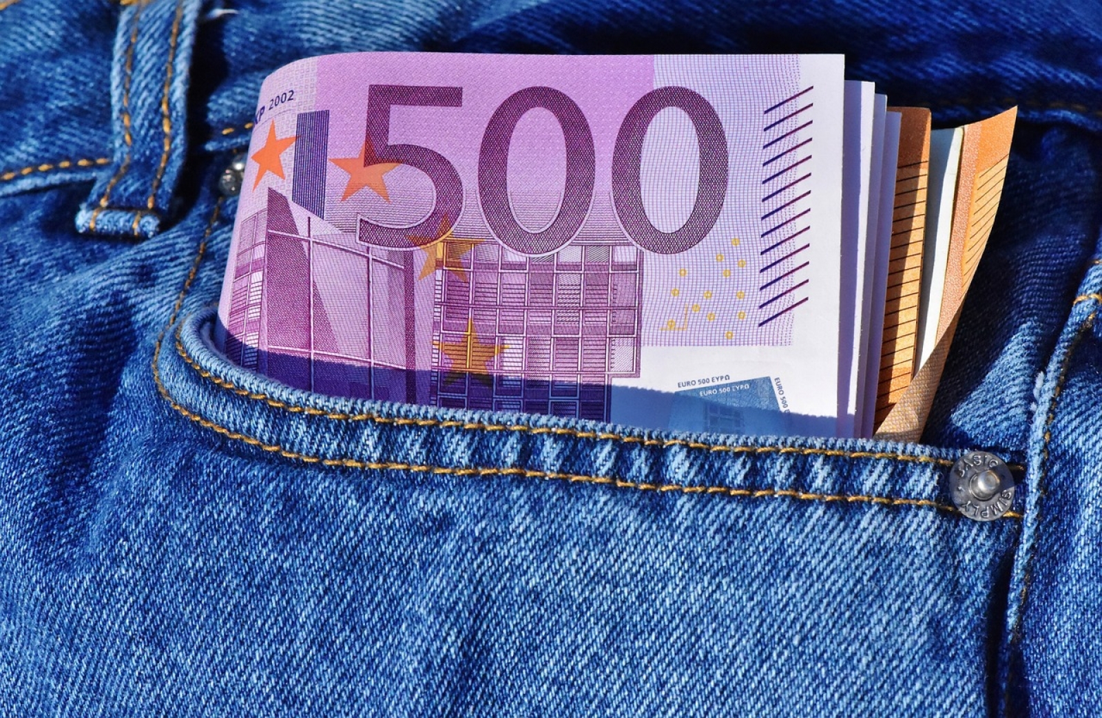 euro, bancnote in buzunar, noaptea de revelion, superstitii