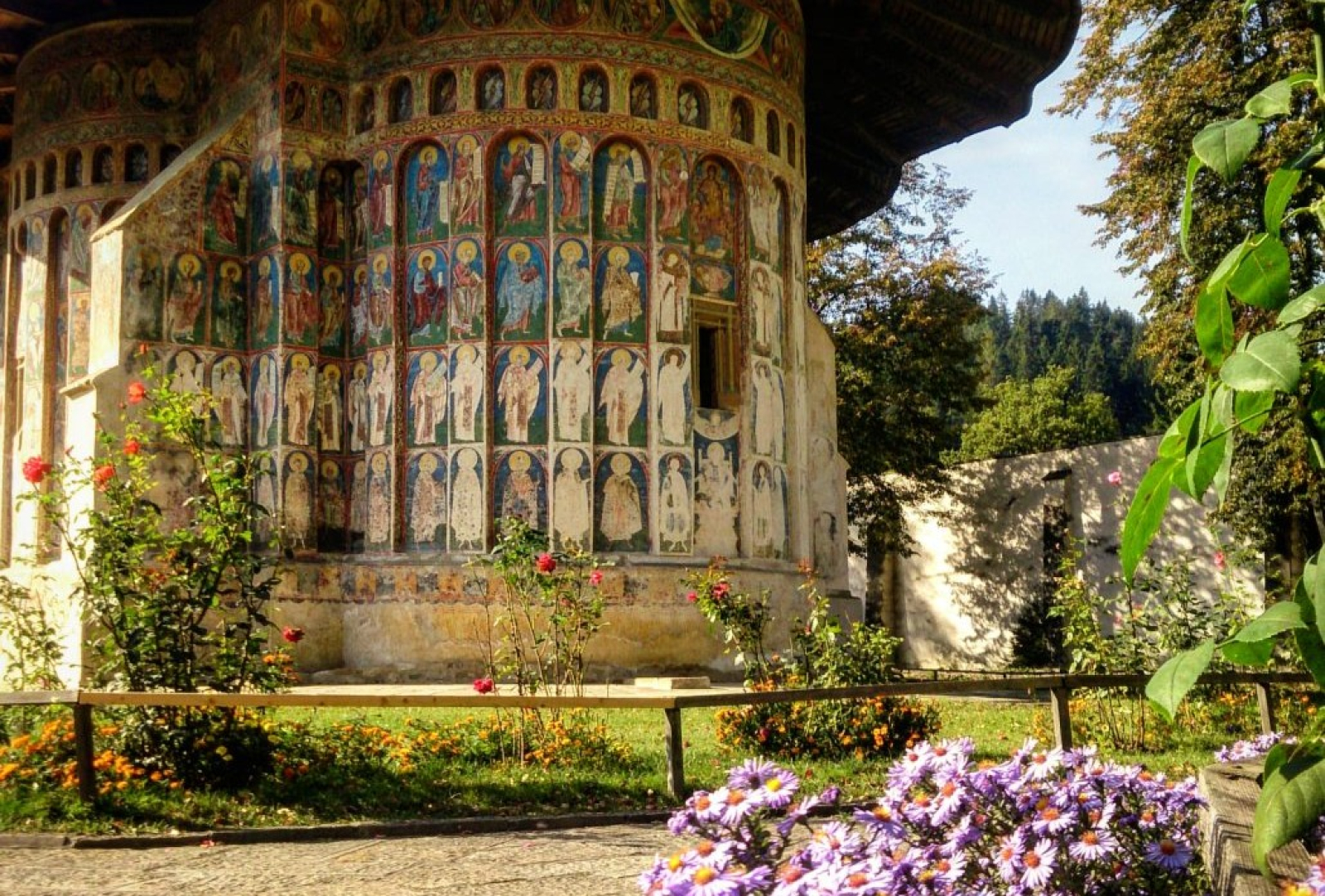 5 destinații de Paște unde tradiția se unește cu frumusețea naturii