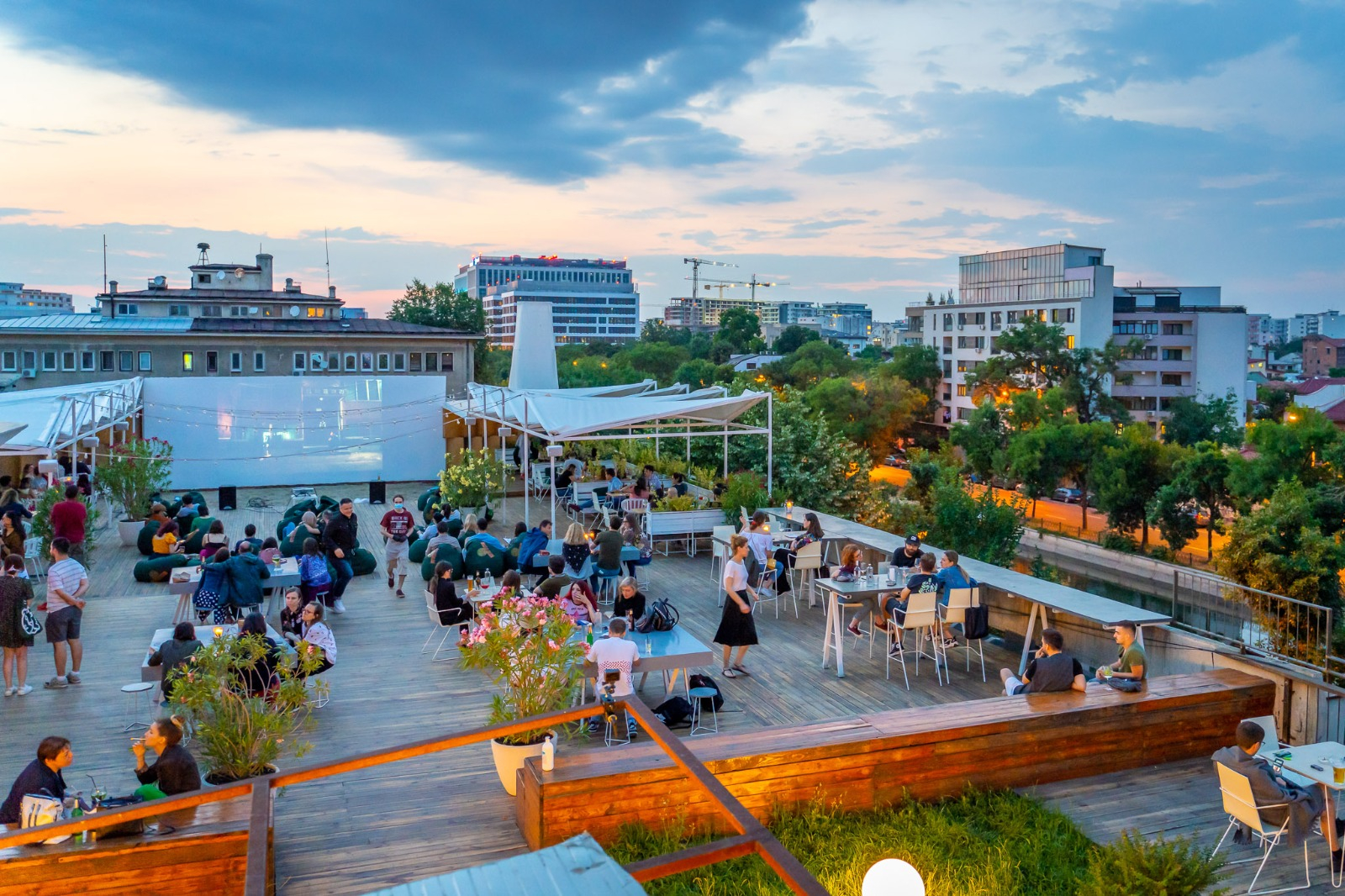 Bucureștiul de sus: Cele mai cool rooftopuri din capitală