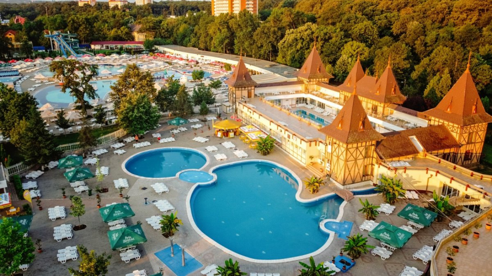Înlocuiește plajele aglomerate cu o escapadă relaxantă în Băile Felix